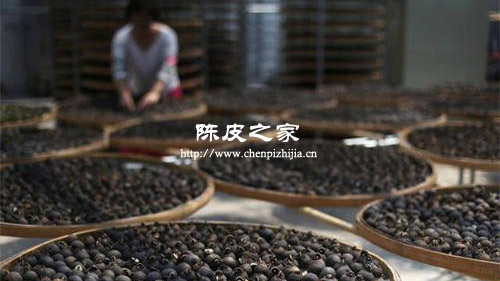 桑椹干玫瑰花陳皮白茯苓泡水喝的功效