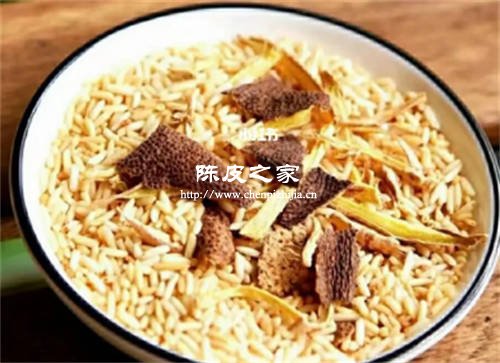 大米生姜陳皮炒熟泡水喝有什么功效嗎
