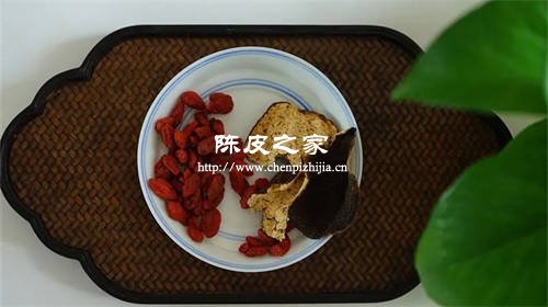 陳皮枸杞玫瑰花藏紅花可以一起泡水喝嗎