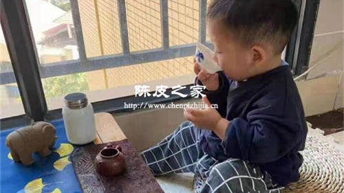 給小孩泡水喝要幾年的陳皮為好